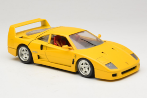Ferrari F40 Giallo Bburago 1:18 3032-Y1 Pressofusione — immagine 6 di 8