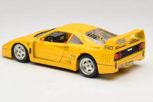 Ferrari F40 Giallo Bburago 1:18 3032-Y1 Pressofusione — immagine 7 di 8
