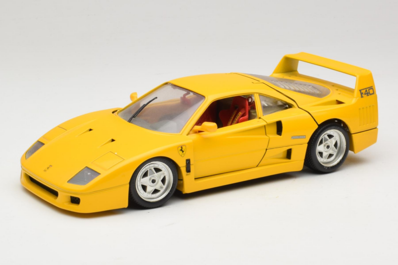 Ferrari F40 Giallo Bburago 1:18 3032-Y1 Pressofusione