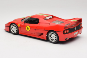 Ferrari F50 Coupé #6 Rosso con Bandiera Italiana Bburago 1:18 3382-P1 Pressofusione — immagine 7 di 8