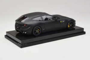 Ferrari FF Matte Black MR Collection 1:18 FERR04CAL Resina — immagine 3 di 7