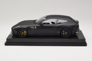 Ferrari FF Matte Black MR Collection 1:18 FERR04CAL Resina