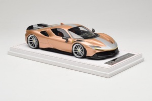 Ferrari SF90 Novitec Oro Argento Striscia IVY 1:18 REMC028 Resina — immagine 4 di 7