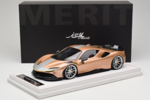 Ferrari SF90 Novitec Oro Argento Striscia IVY 1:18 REMC028 Resina — immagine 7 di 7