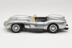 Ferrari Testa Rossa Chrome Silver Hot Wheels 1:18 25737 Pressofusione — immagine 4 di 8