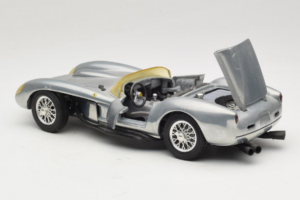 Ferrari Testa Rossa Chrome Silver Hot Wheels 1:18 25737 Pressofusione — immagine 5 di 8