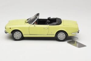 Fiat 124 Spider BS1 Giallo Sun Star 1:18 4921 Pressofusione — immagine 4 di 8
