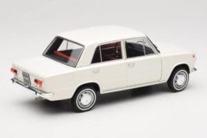 Fiat 124 Bianco IXO 1:18 18CMC205OP Pressofusione — immagine 3 di 8
