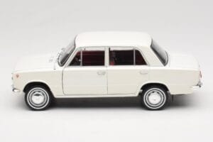 Fiat 124 Bianco IXO 1:18 18CMC205OP Pressofusione — immagine 4 di 8