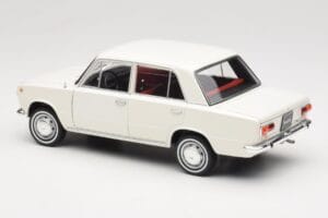 Fiat 124 Bianco IXO 1:18 18CMC205OP Pressofusione — immagine 7 di 8