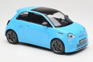 Abarth 500e Blu IXO 1:18 MCG18499 Pressofusione — immagine 4 di 6