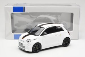 Abarth 500e Bianco IXO 1:18 MCG18497 Pressofusione — immagine 6 di 6