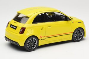 Abarth 500e Giallo IXO 1:18 MCG18498 Pressofusione — immagine 2 di 6
