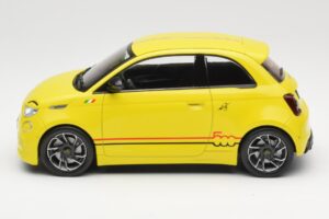 Abarth 500e Giallo IXO 1:18 MCG18498 Pressofusione — immagine 3 di 6