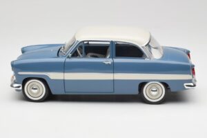 Ford Taunus 12M P2 Blu Strisce Revell 1:18 08880-M1 Pressofusione — immagine 4 di 8