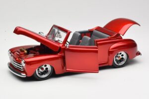 Ford Cabriolet Red Metallic Road Signature 1:18 30028 Pressofusione — immagine 2 di 8