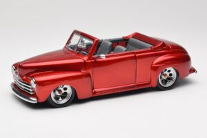 Ford Cabriolet Red Metallic Road Signature 1:18 30028 Pressofusione