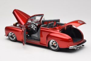 Ford Cabriolet Red Metallic Road Signature 1:18 30028 Pressofusione — immagine 5 di 8