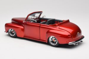Ford Cabriolet Red Metallic Road Signature 1:18 30028 Pressofusione — immagine 7 di 8