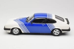 Ford Capri Mk2 3.0 Bianco con Strisce Blu Minichamps 1:18 155788600 Pressofusione — immagine 3 di 6