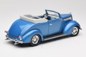 Ford Cabriolet Blu Road Signature 1:18 92238 Pressofusione — immagine 3 di 8