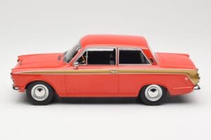 Ford Cortina Lotus Red & Gold Stripe MCG 1:18 MCG18532 Pressofusione — immagine 3 di 6