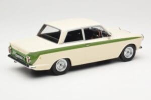 Ford Cortina Lotus White & Green Stripe MCG 1:18 MCG18434 Pressofusione — immagine 2 di 6