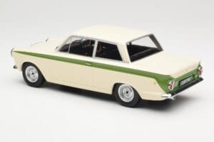 Ford Cortina Lotus White & Green Stripe MCG 1:18 MCG18434 Pressofusione — immagine 5 di 6