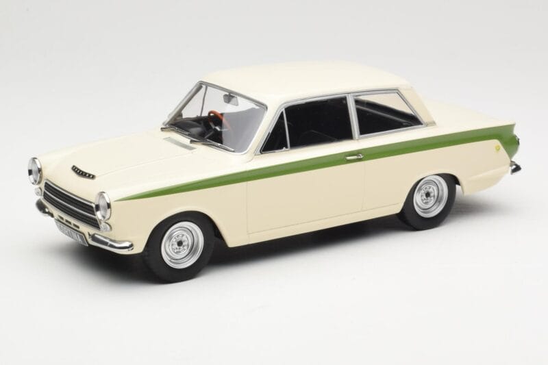 Ford Cortina Lotus White & Green Stripe MCG 1:18 MCG18434 Pressofusione