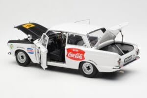 Ford Cortina Mk1 #3 P. Hughes / B. Young African Safari Rally 1964 AUTOart 1:18 86428 Pressofusione — immagine 5 di 8