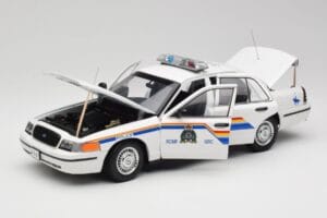 Ford Crown Victoria RCMP Police Car AUTOart 1:18 72706 Pressofusione — immagine 2 di 8