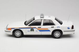 Ford Crown Victoria RCMP Police Car AUTOart 1:18 72706 Pressofusione — immagine 4 di 8
