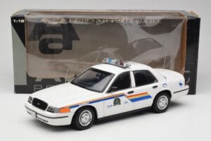 Ford Crown Victoria RCMP Police Car AUTOart 1:18 72706 Pressofusione — immagine 8 di 8