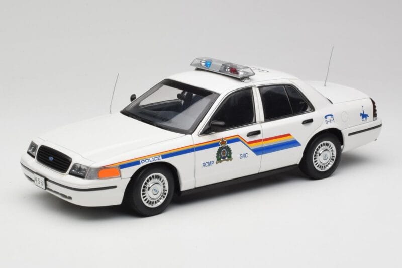 Ford Crown Victoria RCMP Police Car AUTOart 1:18 72706 Pressofusione