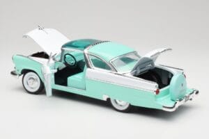Ford Crown Victoria Seafoam Verde & Bianco Road Legends 1:18 92138 Pressofusione — immagine 4 di 7