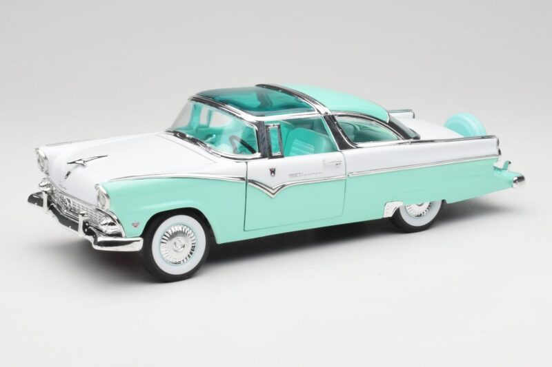 Ford Crown Victoria Seafoam Verde & Bianco Road Legends 1:18 92138 Pressofusione