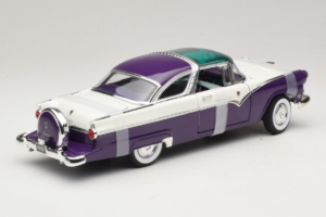Ford Crown Victoria Bianco Viola Road Signature 1:18 92138-P1 Pressofusione — immagine 2 di 6