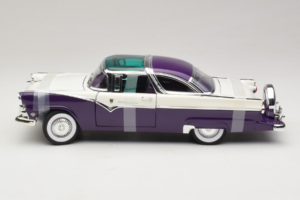 Ford Crown Victoria Bianco Viola Road Signature 1:18 92138-P1 Pressofusione — immagine 3 di 6