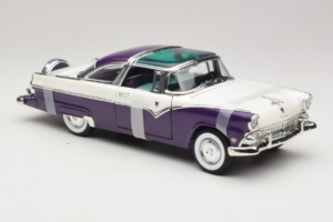 Ford Crown Victoria Bianco Viola Road Signature 1:18 92138-P1 Pressofusione — immagine 4 di 6