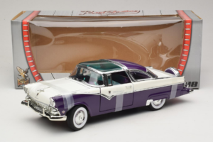 Ford Crown Victoria Bianco Viola Road Signature 1:18 92138-P1 Pressofusione — immagine 6 di 6