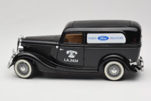 Ford Delivery Truck Ford Parts Nero Solido 1:18 8417 Pressofusione — immagine 4 di 8