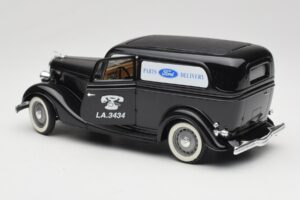 Ford Delivery Truck Ford Parts Nero Solido 1:18 8417 Pressofusione — immagine 5 di 8
