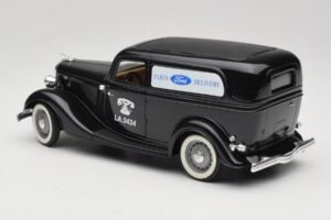 Ford Delivery Truck Ford Parts Nero Solido 1:18 8417 Pressofusione — immagine 7 di 8