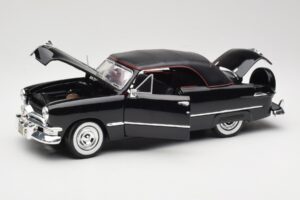 Ford Deluxe Cabriolet Nero Maisto 1:18 31681 Pressofusione — immagine 2 di 8