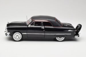 Ford Deluxe Cabriolet Nero Maisto 1:18 31681 Pressofusione — immagine 4 di 8
