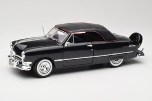 Ford Deluxe Cabriolet Nero Maisto 1:18 31681 Pressofusione