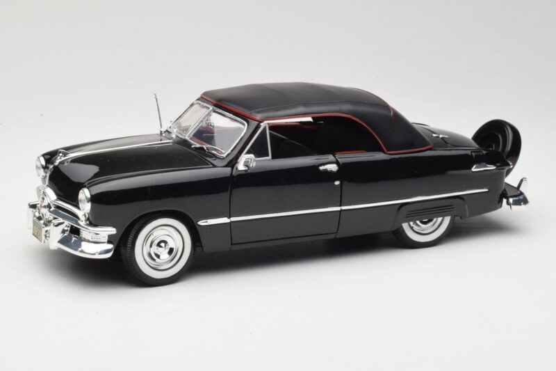 Ford Deluxe Cabriolet Nero Maisto 1:18 31681 Pressofusione