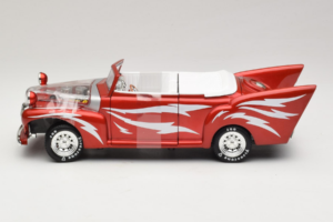 Ford De Luxe Cabriolet Greased Lightning Rosso Joyride 1:18 33544 Pressofusione — immagine 3 di 5