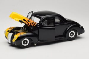 Ford Deluxe Hot Rod Nero Universal Hobbies 1:18 6002 Pressofusione — immagine 2 di 8