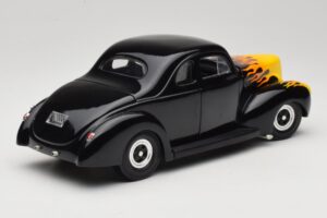 Ford Deluxe Hot Rod Nero Universal Hobbies 1:18 6002 Pressofusione — immagine 3 di 8